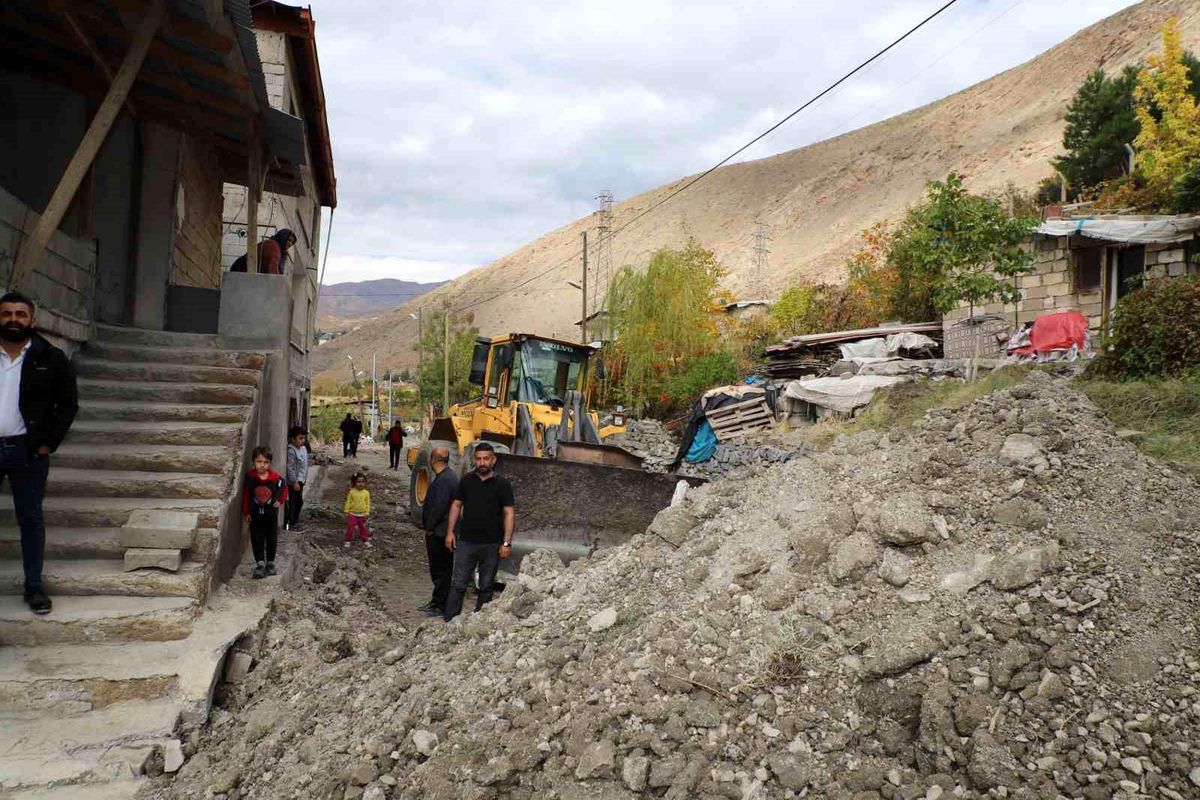 Hakkari Sümbül Mahallesi yolunda çalışma başlatıldı