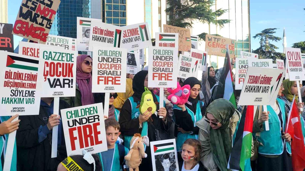 İstanbul Başkonsolosluğu Önünde İsrail Protestosu