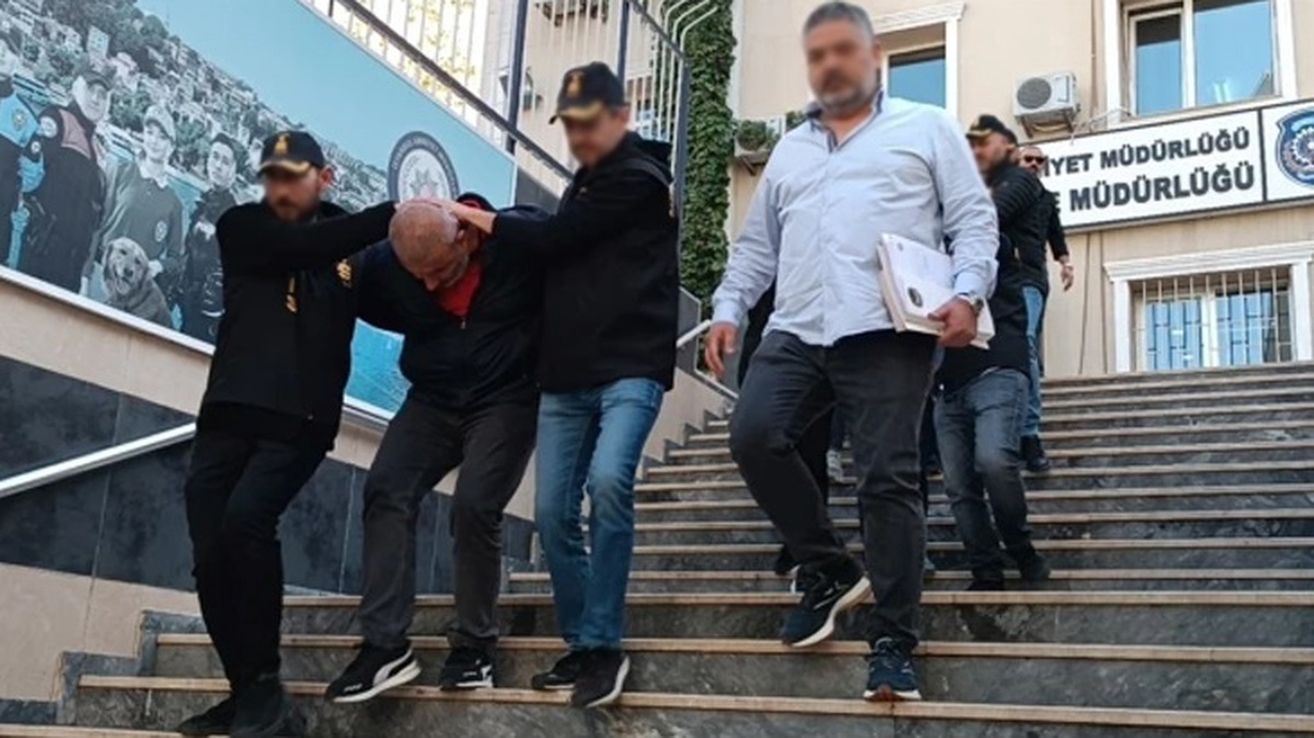 İstanbul\'da bir kısmı toprağa gömülü erkek cesedi bulunmasıyla ilgili 5 şüpheli yakalandı