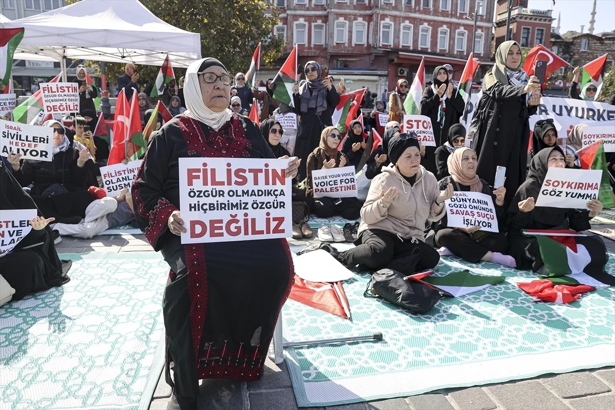İstanbul\'da kadınların Filistin\'e destek için başlattığı oturma eylemi devam ediyor