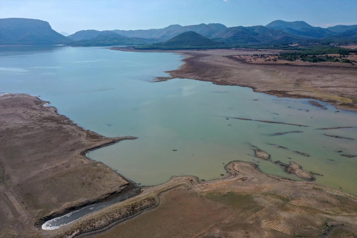 İzmir\'de Kuraklık: Baraj Doluluk Oranları Geriliyor