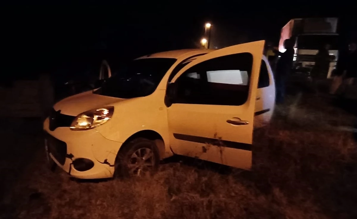 Kars\'ın Kağızman ilçesinde tırın çarptığı araçlarda 2 polis yaralandı