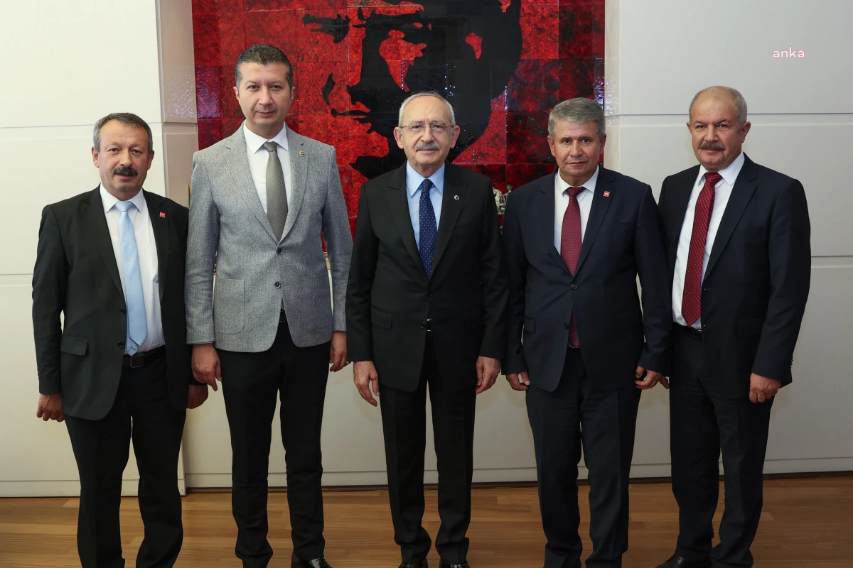 Kılıçdaroğlu, CHP Burdur İl ve İlçe Başkanlarını Kabul Etti