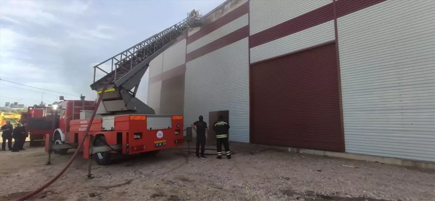 Dilovası'ndaki Fabrikada Yangın Çıktı