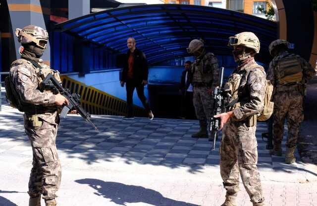 Konyalı YouTuber canlı yayında başına silah dayayıp intihara kalkıştı