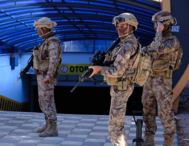 Konyalı YouTuber canlı yayında başına silah dayayıp intihara kalkıştı