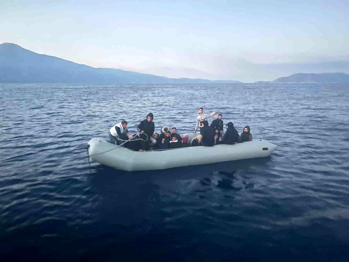 Kuşadası\'nda 58 düzensiz göçmen kurtarıldı