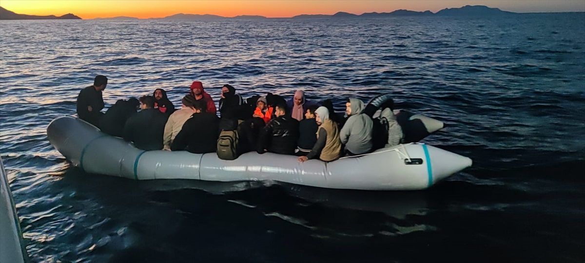 Muğla\'da 25 düzensiz göçmen ve bir göçmen kaçakçılığı şüphelisi yakalandı
