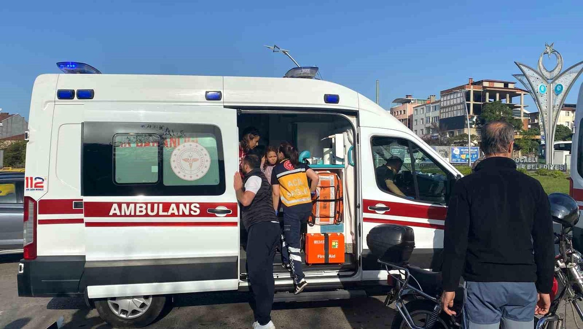 Gebze\'de otomobil ve ticari taksi çarpıştı: 4 yaralı