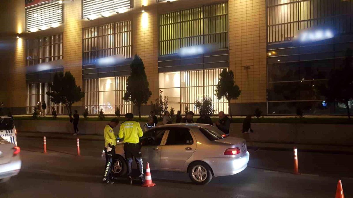 Eskişehir\'de yapılan güvenlik uygulamasında 11 şüpheli yakalandı, 7 kişi yoklama kaçağı çıktı