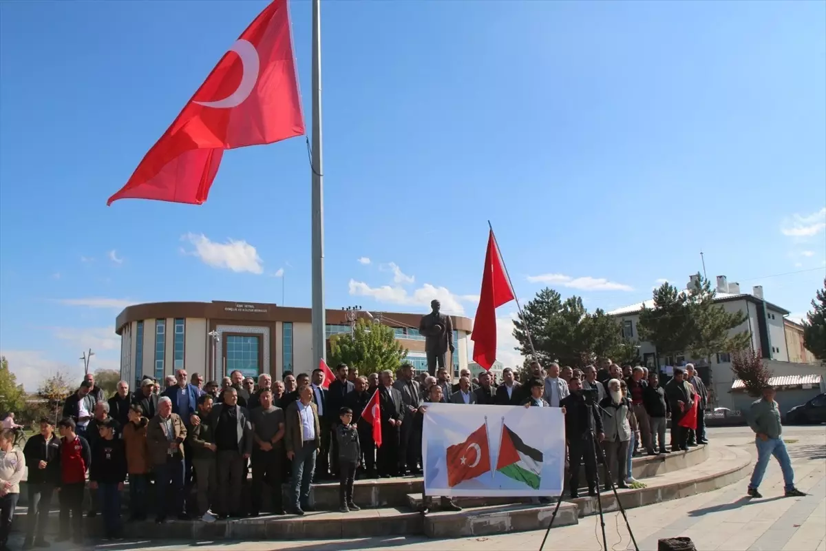 İsrail'in Filistin'e yönelik saldırıları Sivas'ın Şarkışla ilçesinde protesto edildi