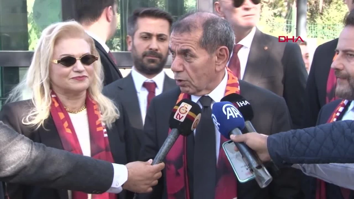 Galatasaray Başkanı Dursun Özbek ve Heyeti Anıtkabir\'i Ziyaret Etti