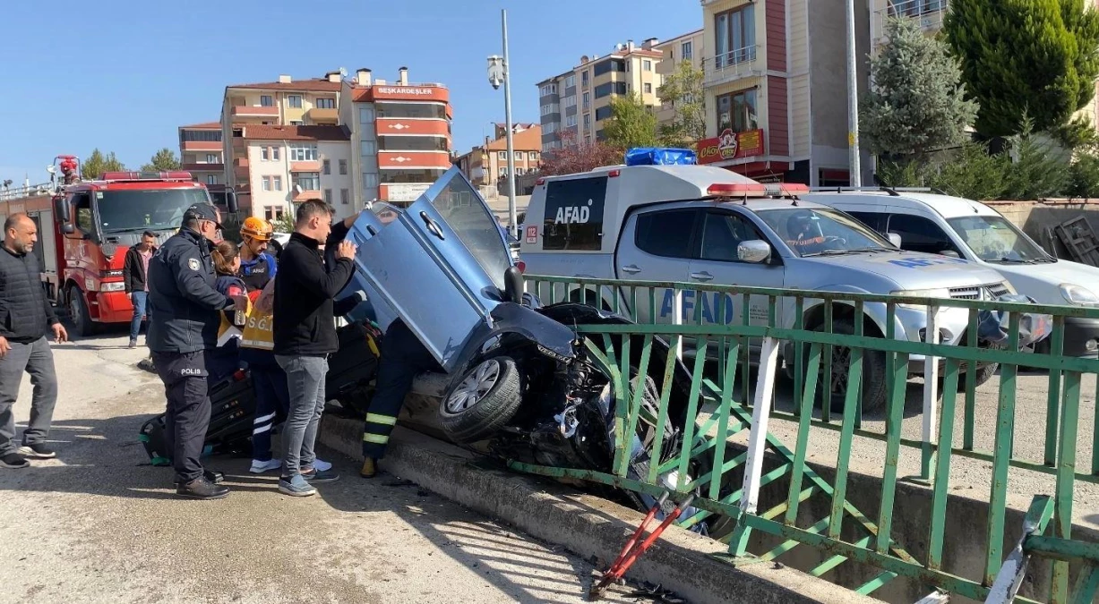 Karabük\'te Otomobil Su Kanalına Devrildi, 1 Kişi Yaralandı