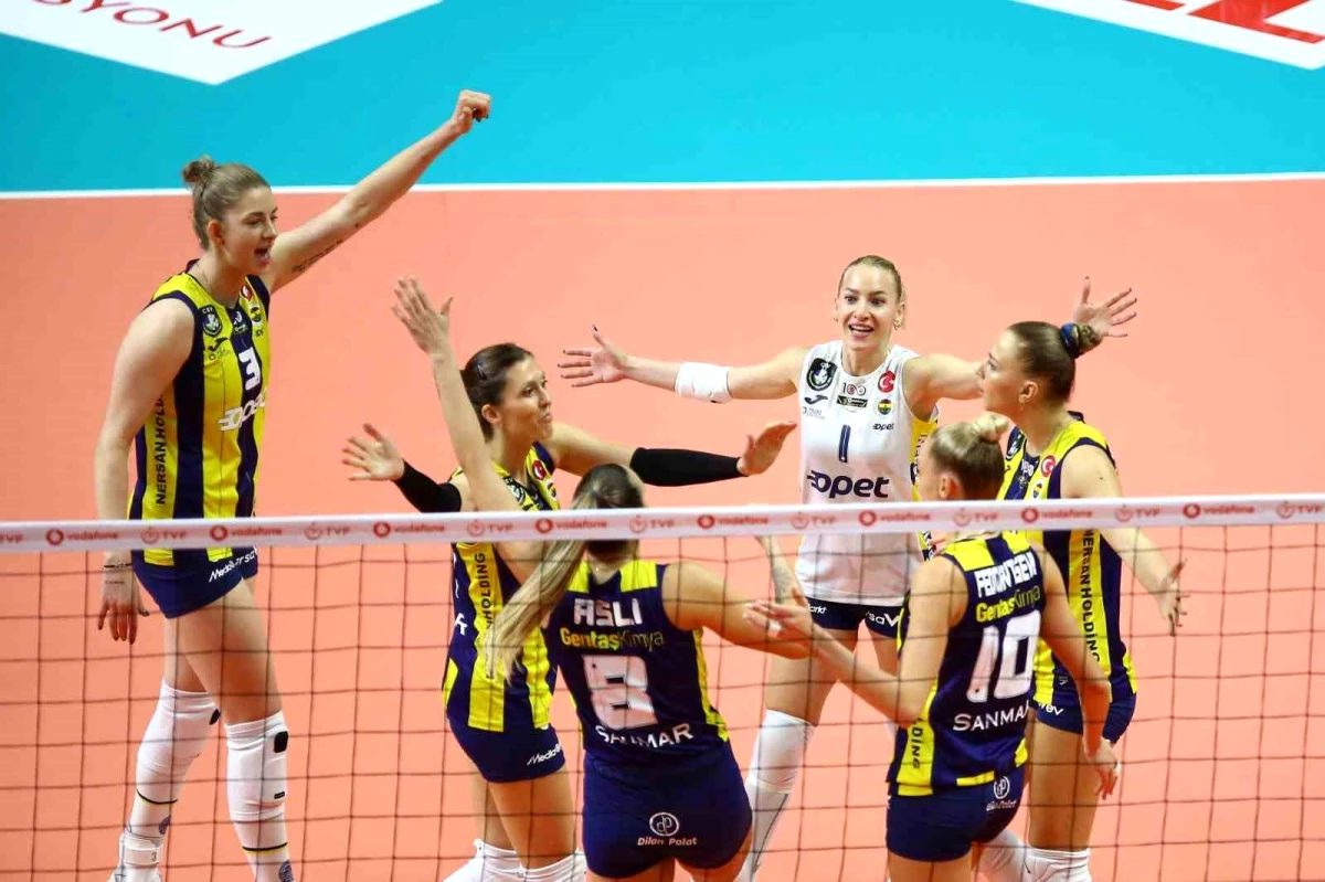Fenerbahçe Kadın Voleybol Takımı Kuzeyboru\'yu 3-0 Mağlup Etti