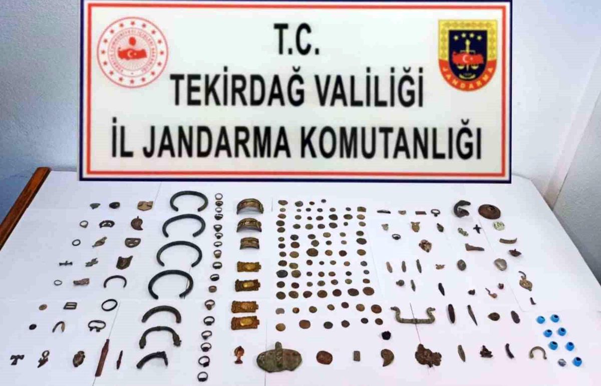 Tekirdağ\'da Şüpheli Araçta 197 Adet Tarihi Eser Ele Geçirildi