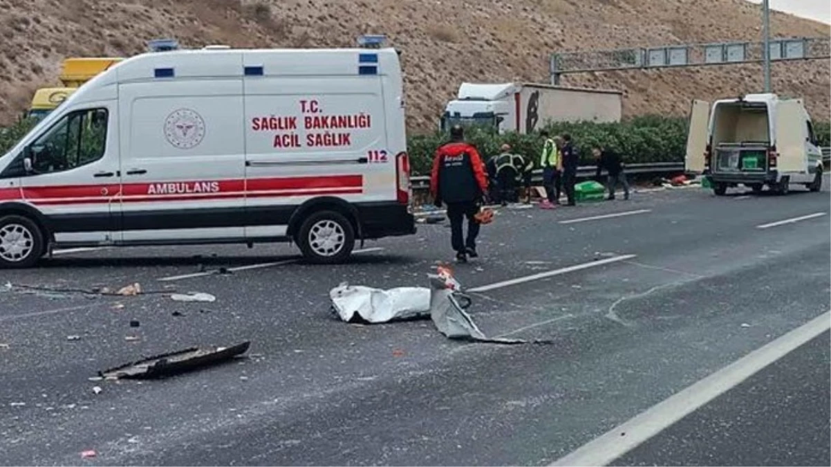 TAG Otoyolu\'nda 5 kişinin hayatını kaybettiği kazada 3 kişi tutuklandı