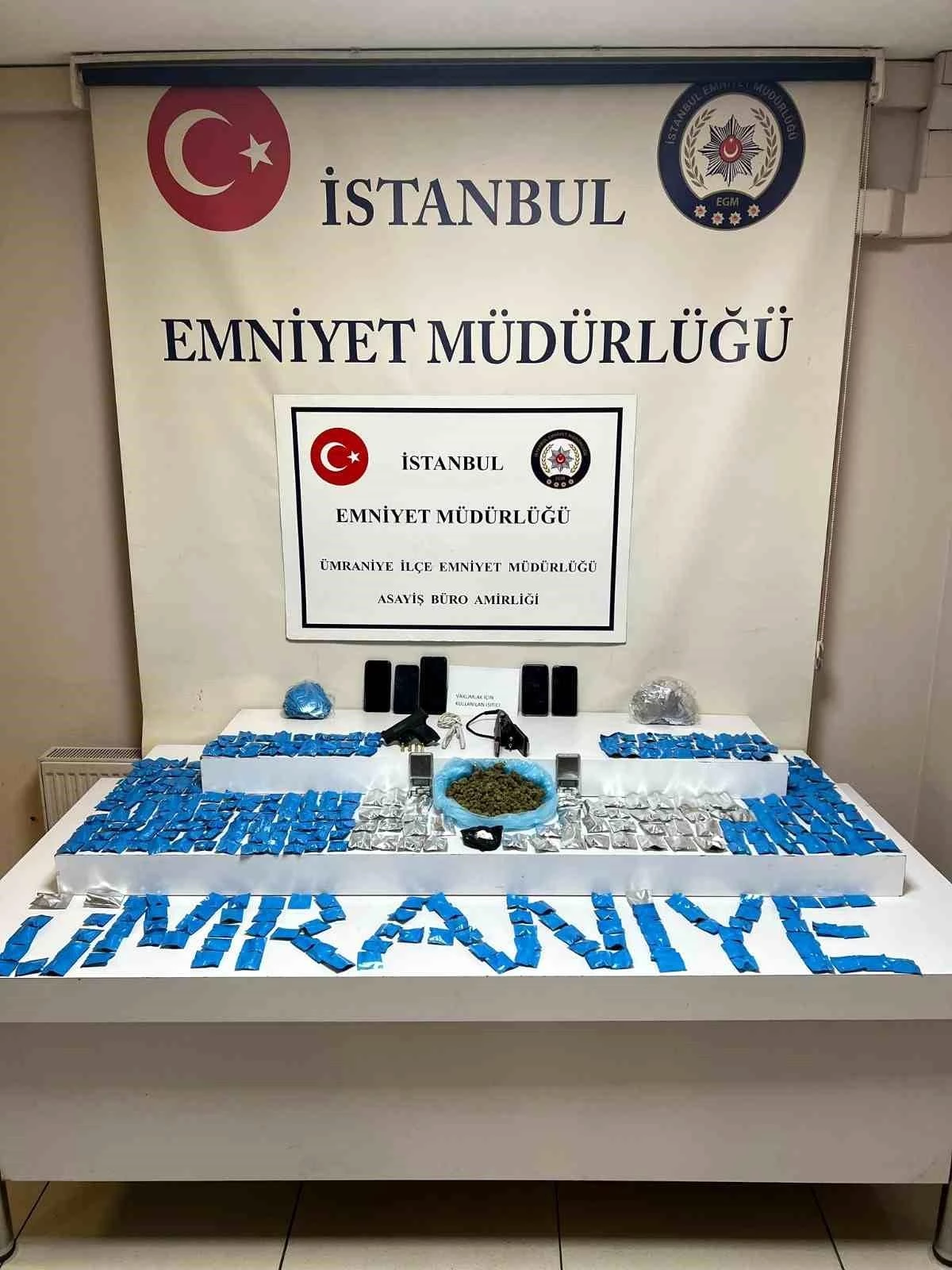 İstanbul\'da Uyuşturucu Operasyonunda 4 Tutuklama, 1 Ev Hapsi Kararı