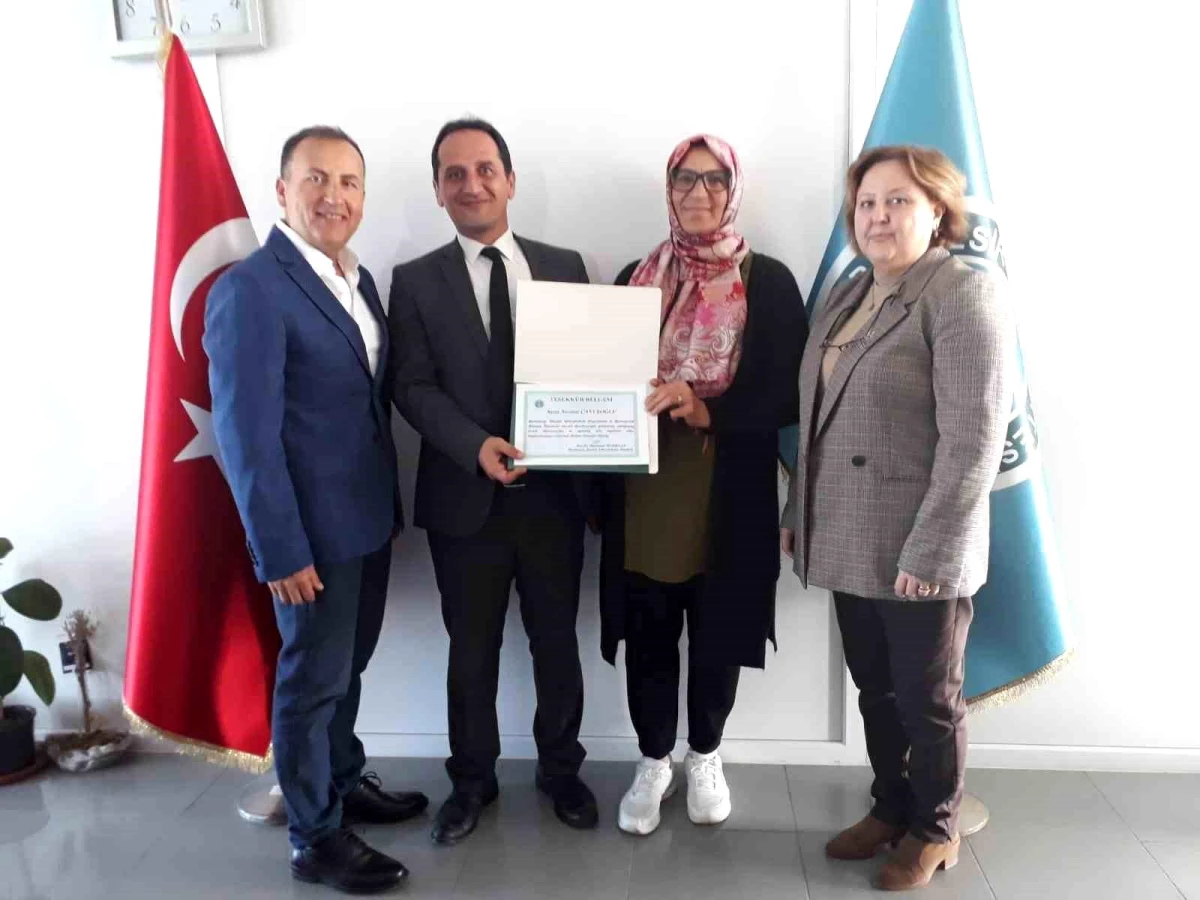 Balıkesir Üniversitesi Burhaniye Meslek Yüksekokulu Öğrencisi Nezihat Çavuşoğlu\'na Teşekkür Belgesi Verildi
