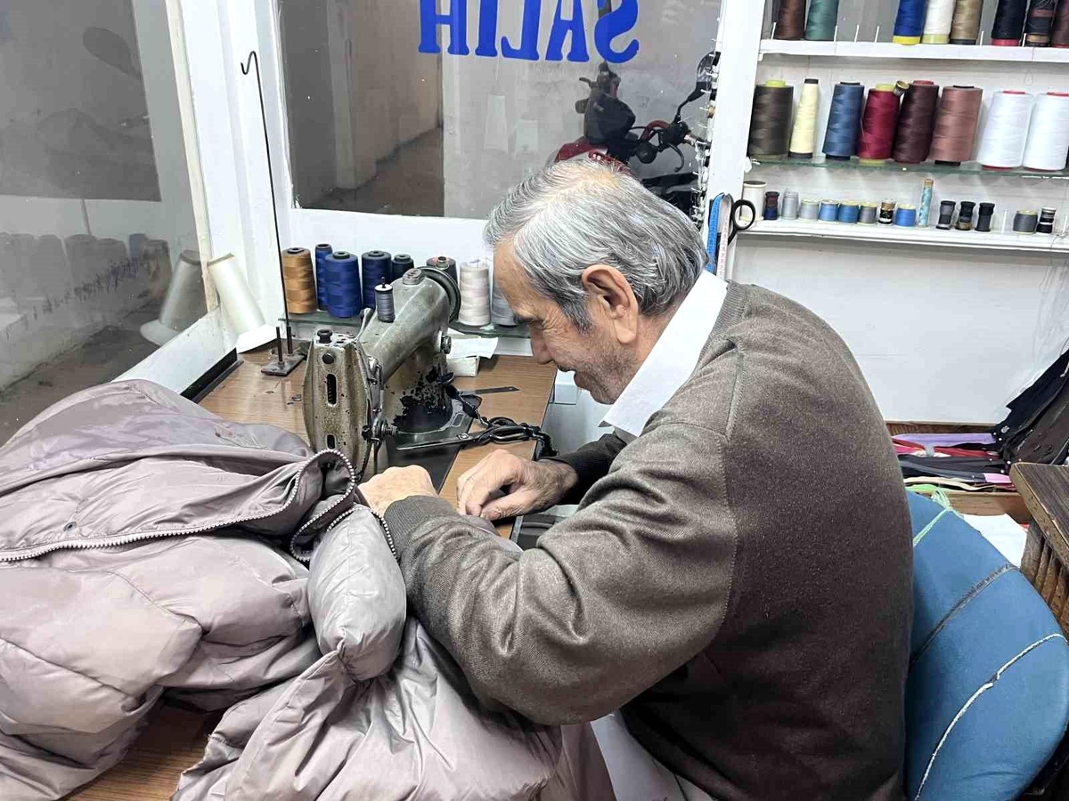 Sinop\'ta 84 yaşındaki terzi mesleğini sürdürüyor