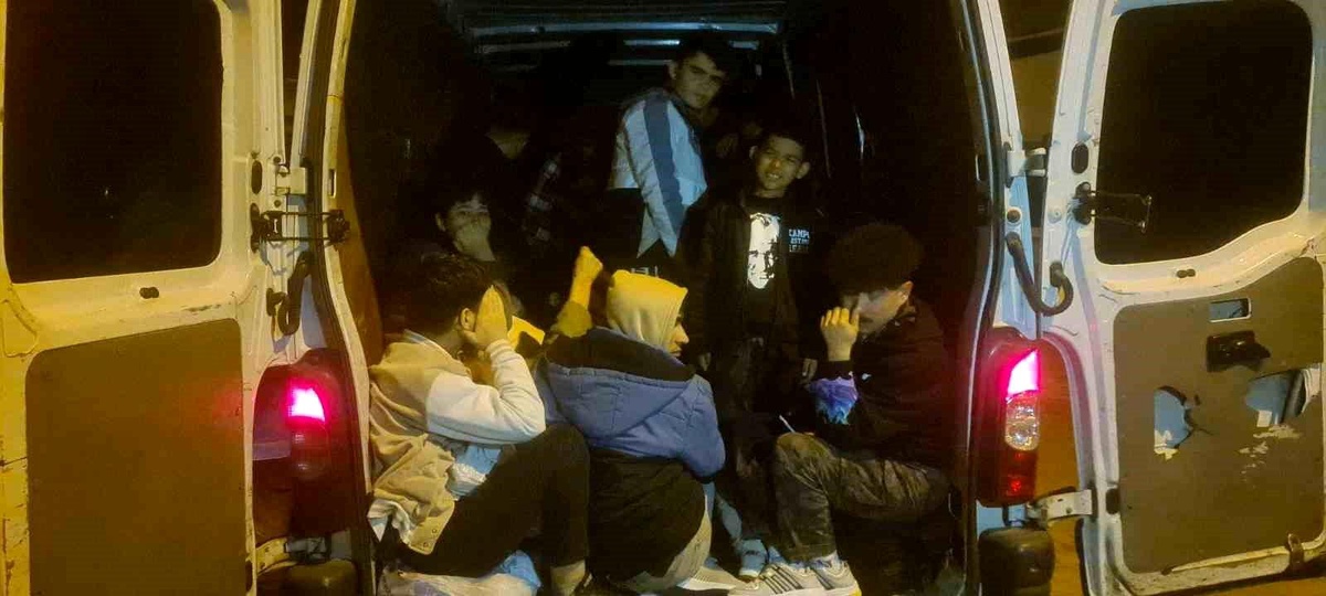 Çanakkale\'de 34 Afganistan uyruklu kaçak göçmen yakalandı