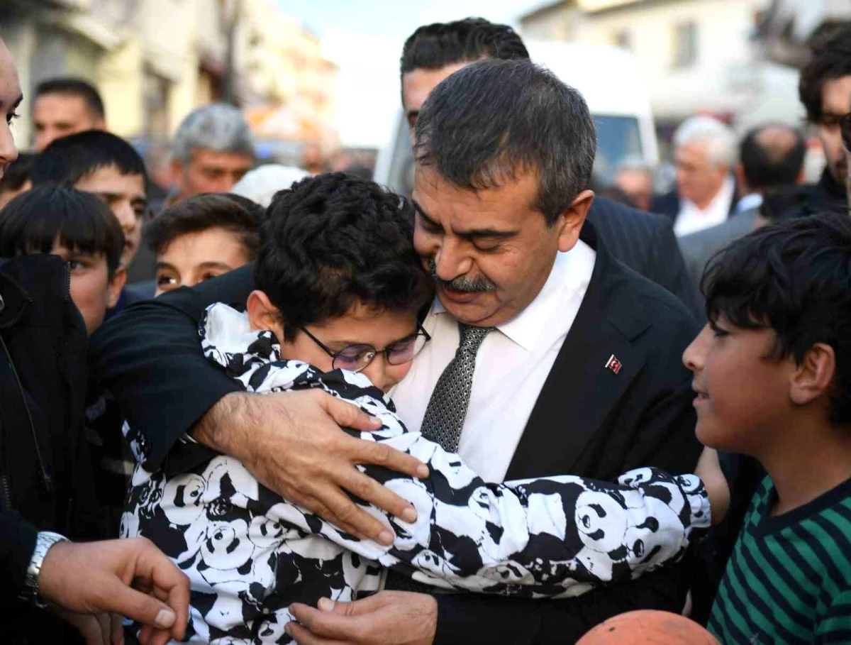 Milli Eğitim Bakanı Erzurum\'da duygusal anlar yaşadı