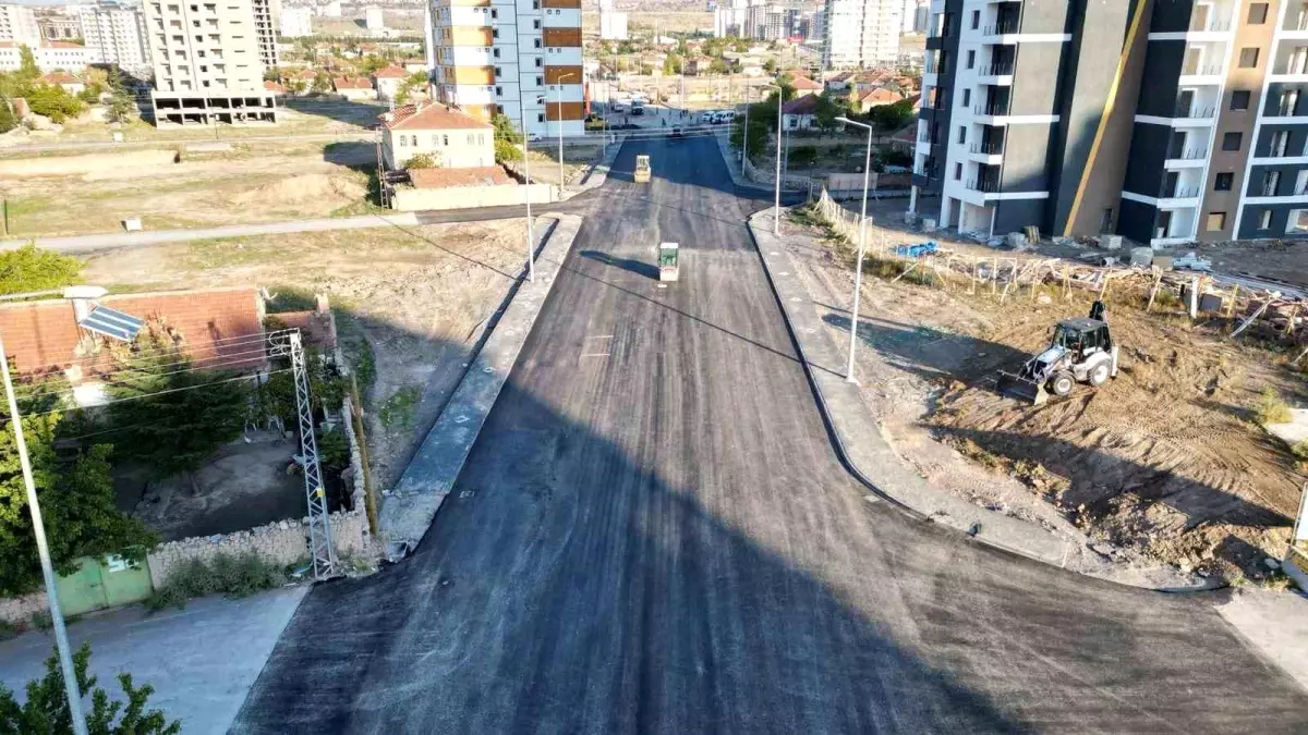 Melikgazi Belediyesi Şükran Caddesi\'nde Asfaltlama Çalışmalarına Başladı