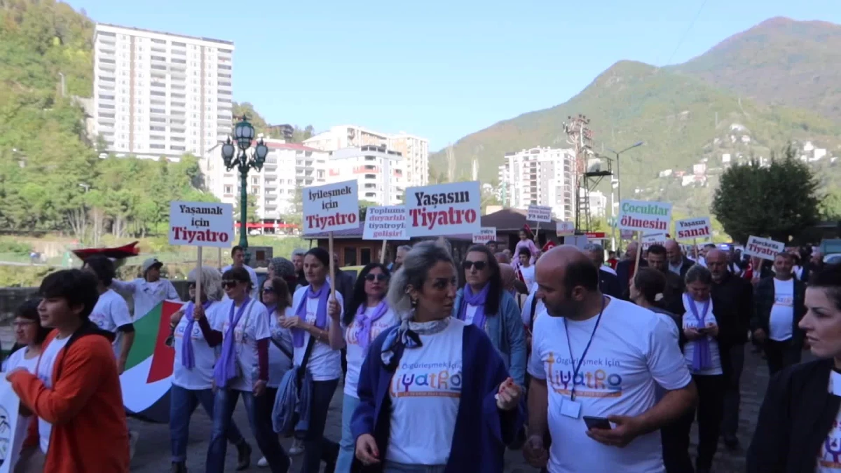 Borçka\'da düzenlenen 2. Tiyatro Festivali başladı