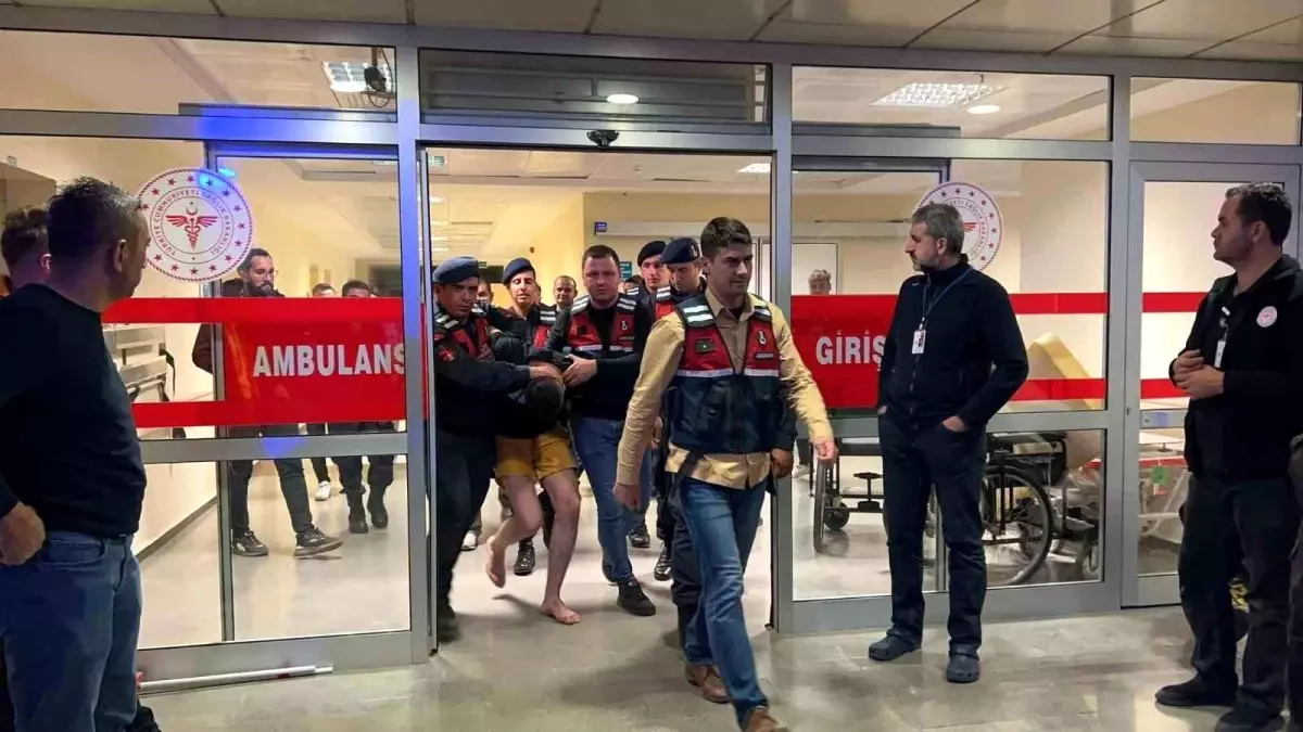 Bucak\'ta Polislerin İhtarına Uymayan Sürücü 4 Kişiye Çarptı