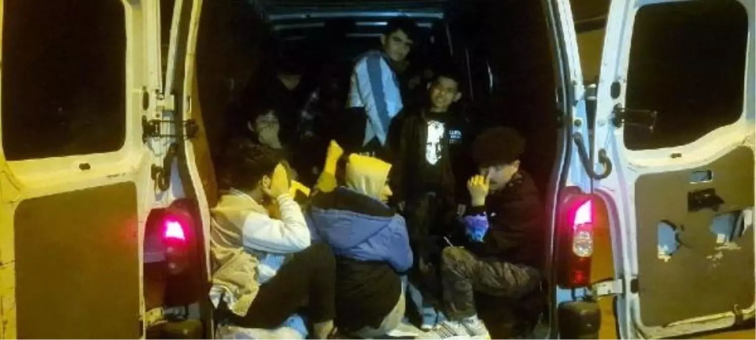 Çanakkale'de 34 kaçak göçmen ve 2 organizatör yakalandı