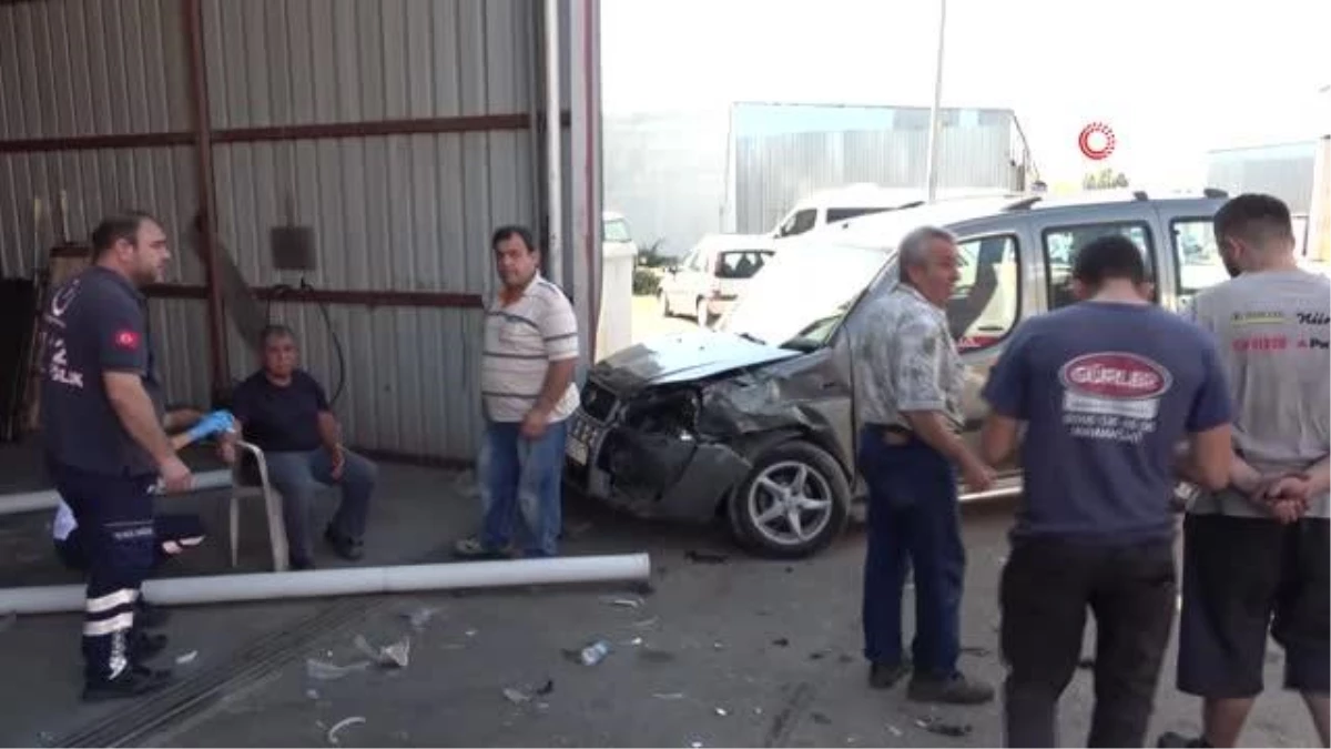 Antalya Manavgat\'ta Ticari Araçlar Çarpıştı: Yaralılar Var