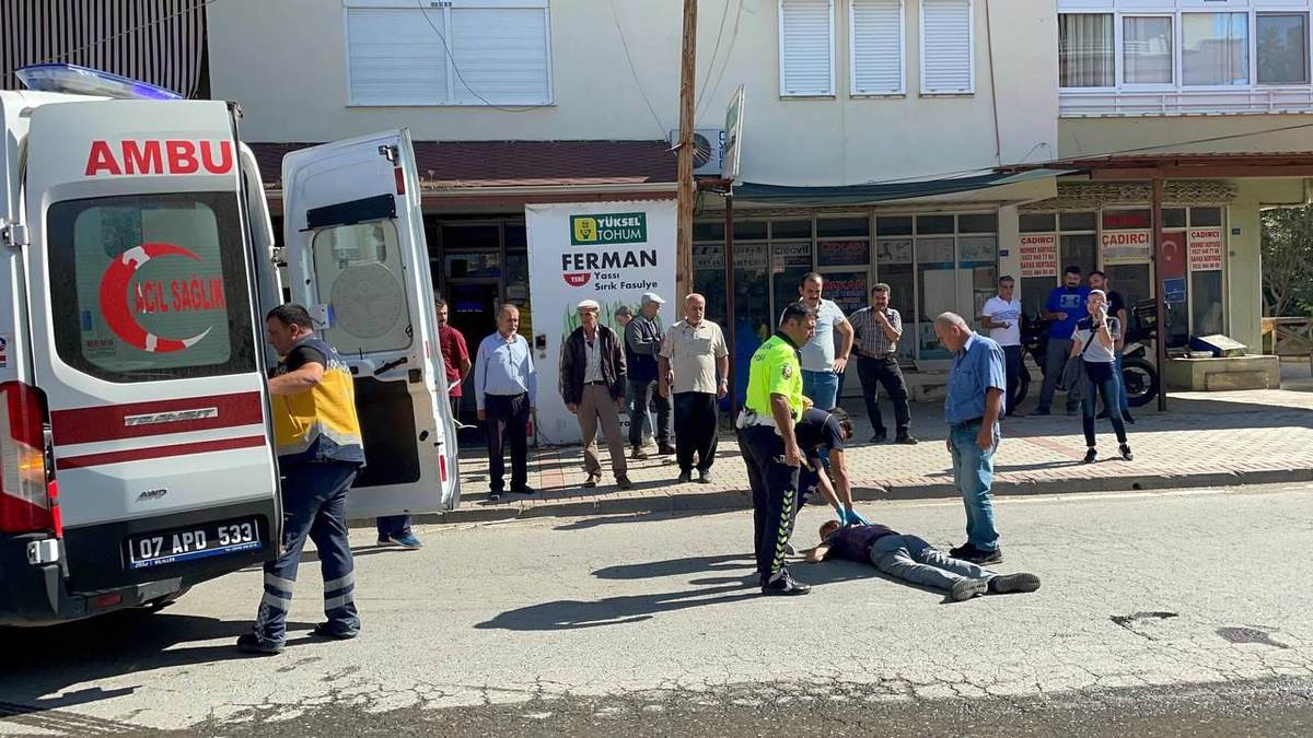 Antalya\'da motosiklet sürücüsü su birikintisinde kaza yaptı