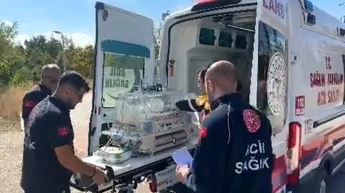 Sivas\'ta erken doğum sırasında solunum sıkıntısı çeken bebek Elazığ\'a nakledildi