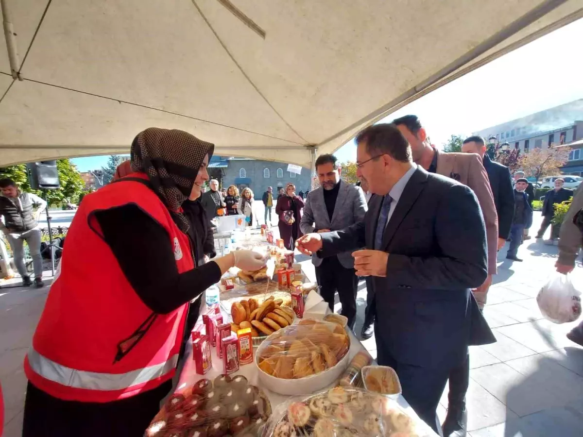 Erzurum Gönüllü Anneler Derneği Hayır Çarşısı etkinliği düzenledi