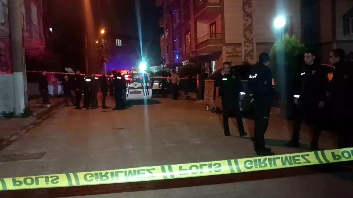 Darıca\'da Husumetli Gruplar Arasında Çıkan Kavgada 3 Kişi Yaralandı, 1 Kişi Kalp Krizi Geçirdi