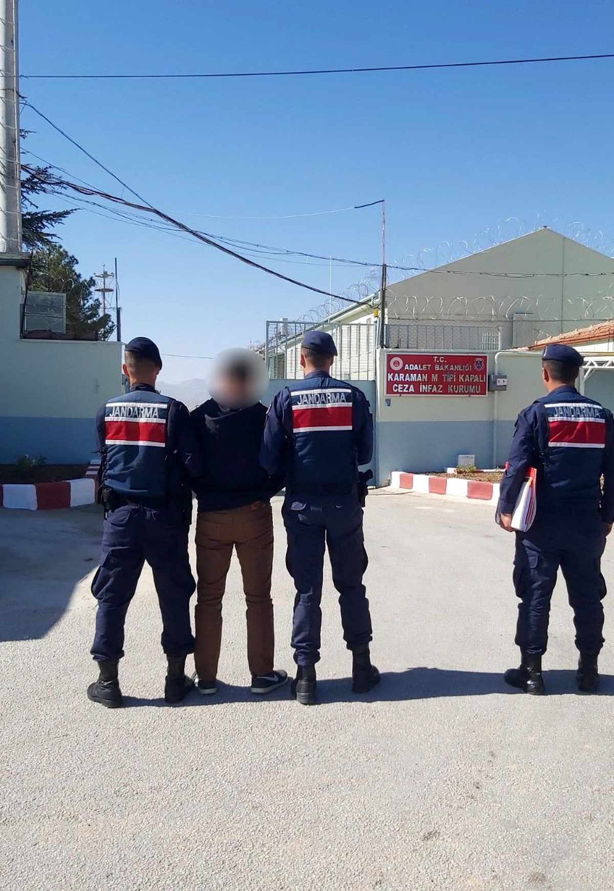Karaman\'da 24 yıl hapis cezası bulunan hırsızlık şüphelisi yakalandı
