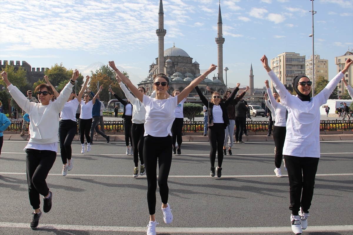 Kayseri\'de 29 Ekim Cumhuriyet Bayramı kutlamalarının provası gerçekleştirildi