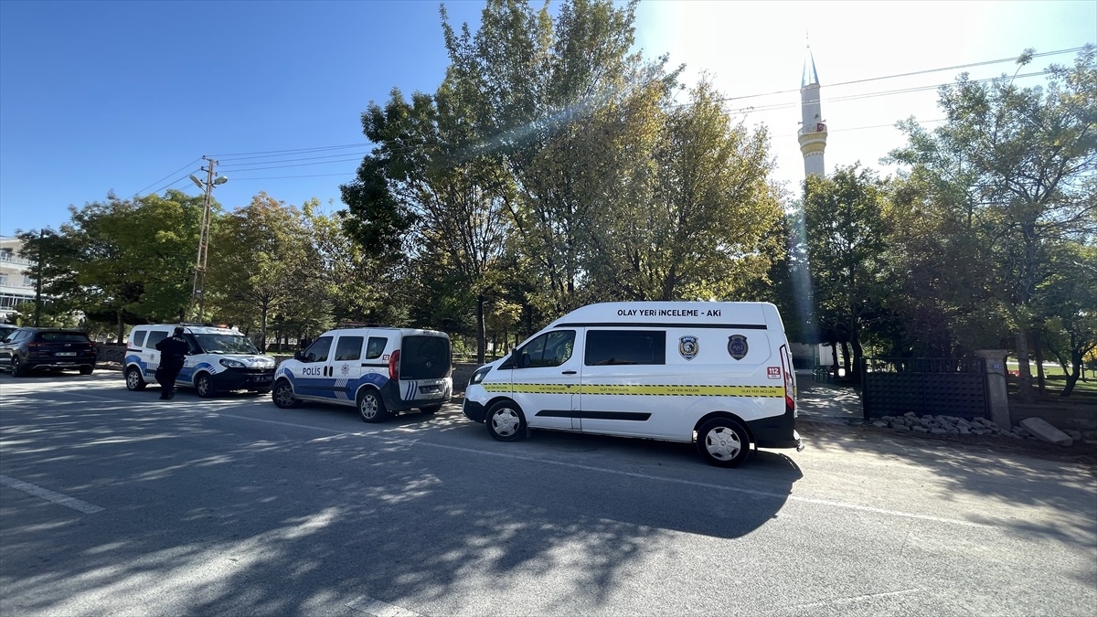 Kayseri\'de çıkan kavgada bıçakla yaralanan kişi hastaneye kaldırıldı