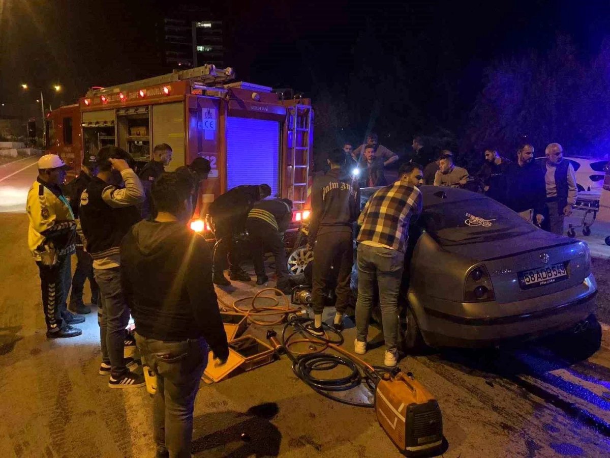 Sivas\'ta trafik kazasında sürücü sıkıştı