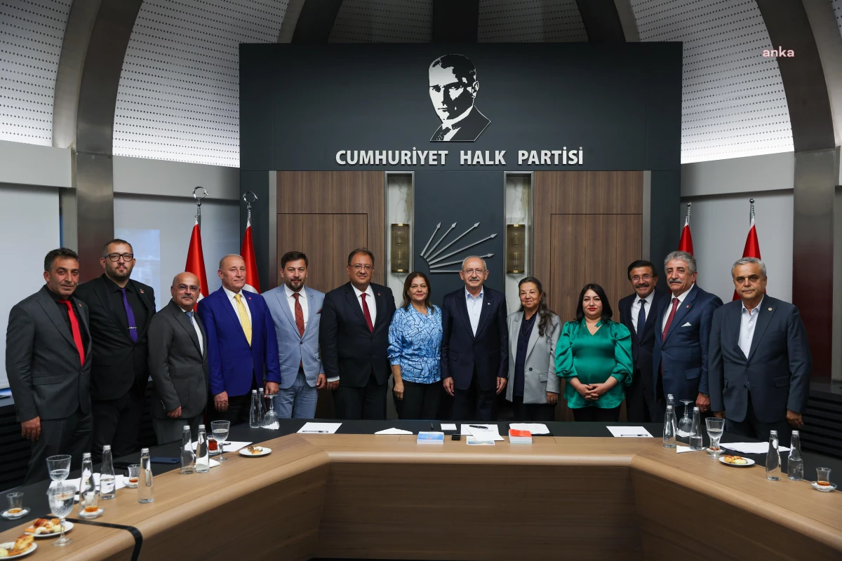 Kılıçdaroğlu, CHP Çankırı İl Başkanı ve İlçe Başkanlarını Kabul Etti