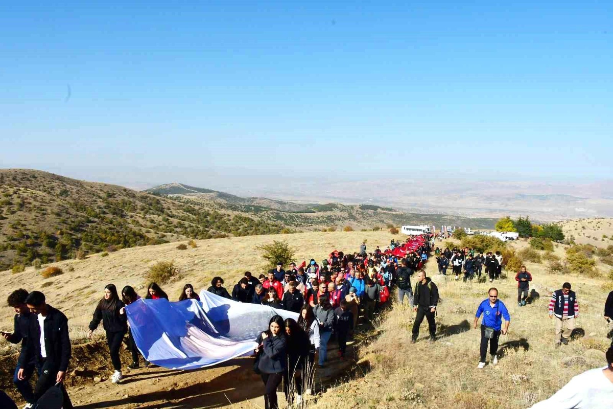 Kırıkkale\'de Dinek Dağı\'nda Cumhuriyet\'in 100. yılı kutlandı