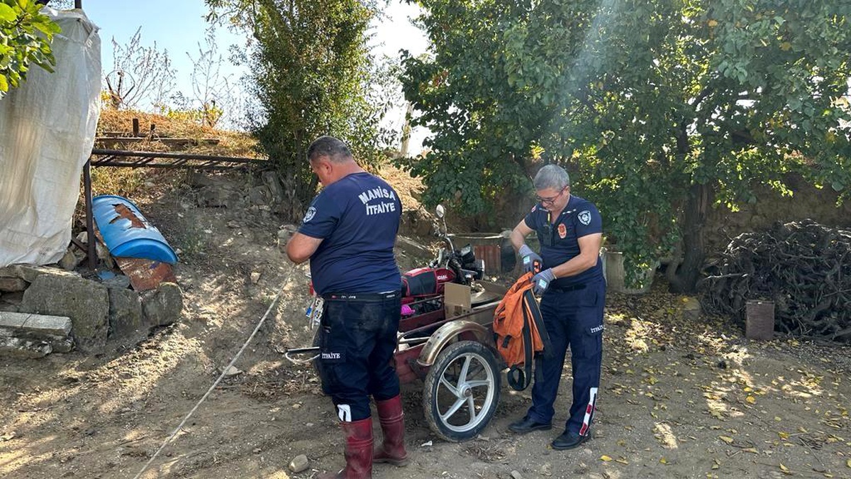 Manisa\'da Kuyuya Düşen Yavru Kedi İtfaiye Tarafından Kurtarıldı