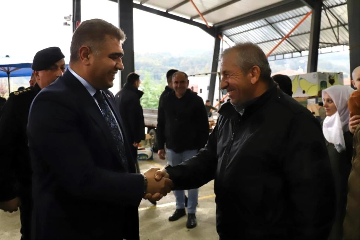 Düzce Valisi Selçuk Aslan, Boğaziçi\'nde kurulan pazarı ziyaret etti