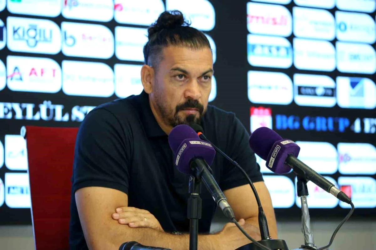 Sivasspor Teknik Direktörü Servet Çetin: \'Bizden daha fazla ücretle oyuncu alan takımlar var\'