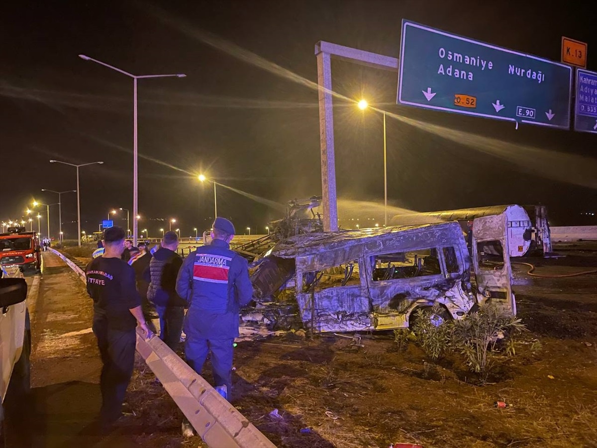 TAG Otoyolu\'nda tır kazası: 3 ölü, 11 yaralı
