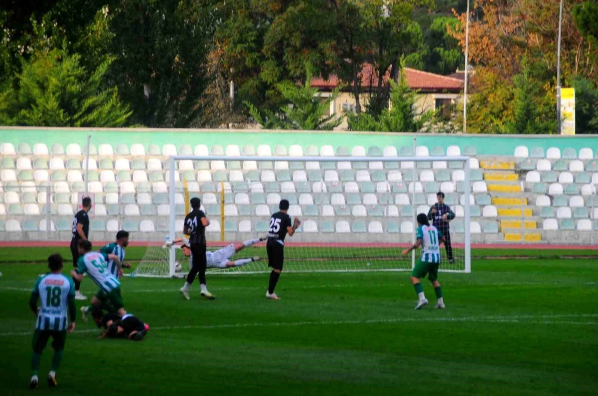 Amasyaspor FK, Hacettepe 1945\'i 3-1 mağlup etti
