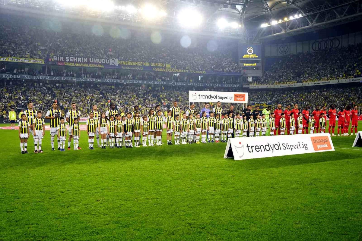 Trendyol Süper Lig: Fenerbahçe: 2 Hatayspor: 0 (Maç devam ediyor)