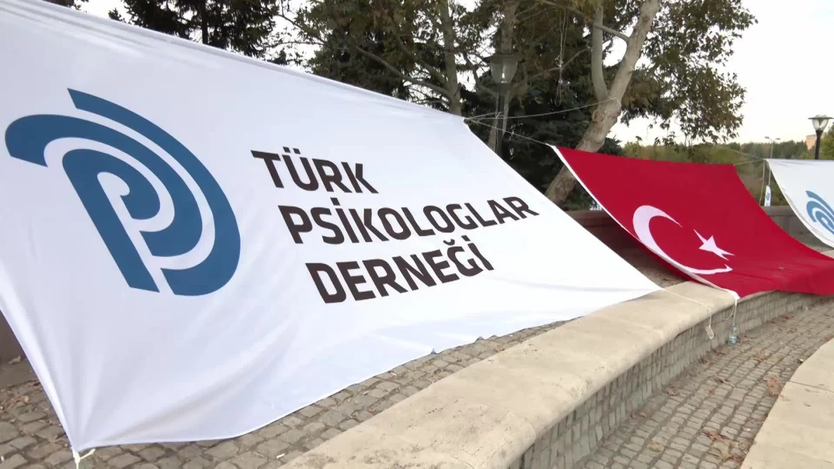 Türk Psikologlar Derneği Ankara\'da Miting Düzenledi.