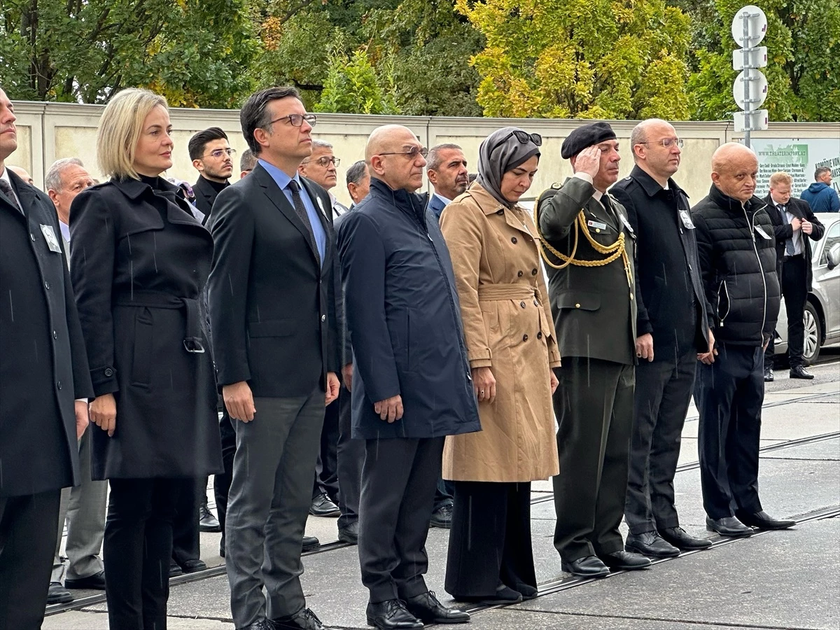 Türkiye\'nin Viyana Büyükelçiliğinde Ermeni teröristlerce şehit edilen Büyükelçi Tunalıgil anıldı