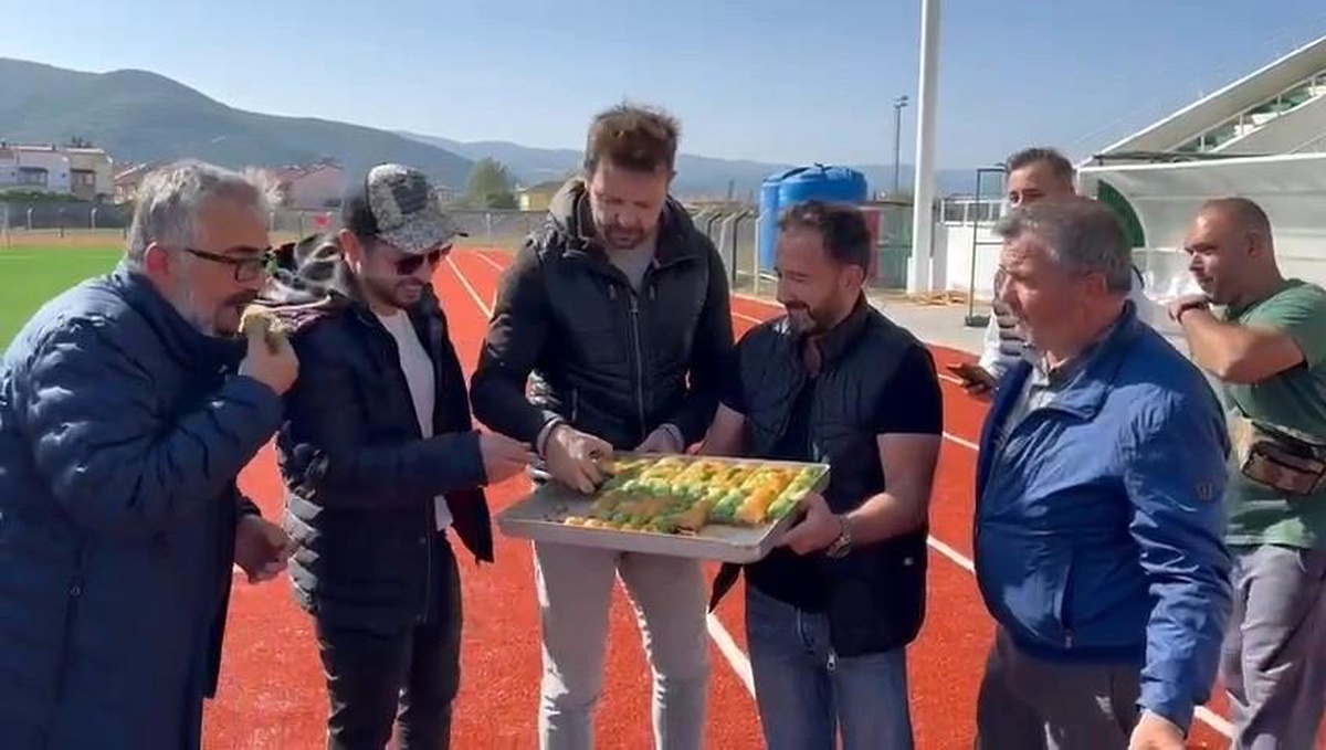 Fenerbahçe\'nin efsane futbolcusu Elvir Baljic, İznik\'te amatör spor kulübünü ziyaret etti