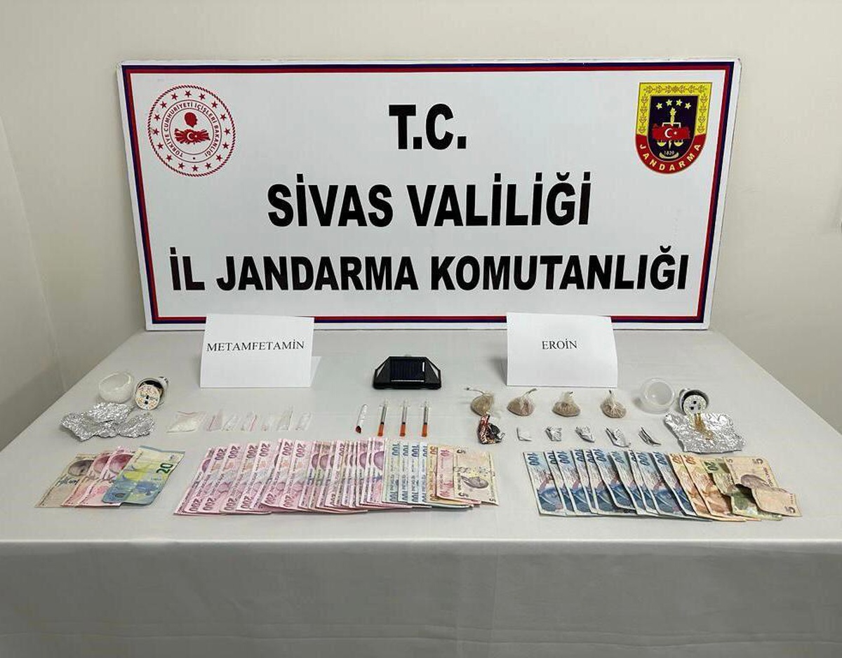 Sivas\'ta Uyuşturucu Ticareti Yapan 3 Kişi Yakalandı
